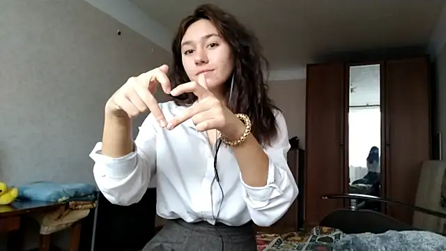 MiaLovelyOne online show from October 18, 2025, 7:21 am