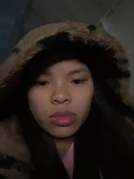 hello-cute online show from November 27, 2025, 1:44 pm