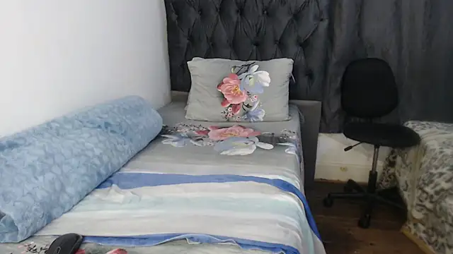 Lacey76 online show from November 21, 2025, 6:29 pm