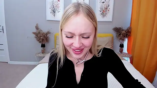 Snapshot of CeaneLino chatting on November 23, 2025, 8:24 am CeaneLino online show from November 23, 2025, 8:24 am