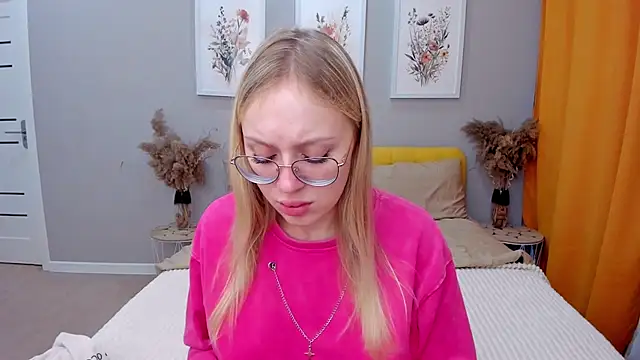 Snapshot of CeaneLino chatting on November 24, 2025, 8:14 am CeaneLino online show from November 24, 2025, 8:14 am