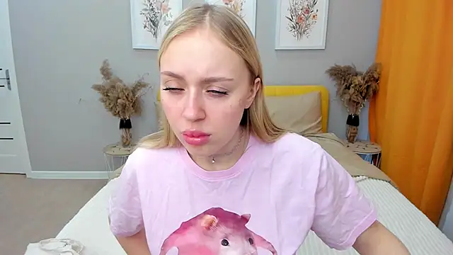 Snapshot of CeaneLino chatting on November 28, 2025, 7:41 am CeaneLino online show from November 28, 2025, 7:41 am