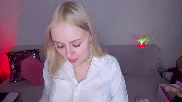 Snapshot of CeaneLino chatting on February 11, 2026, 4:07 pm CeaneLino online show from February 11, 2026, 4:07 pm