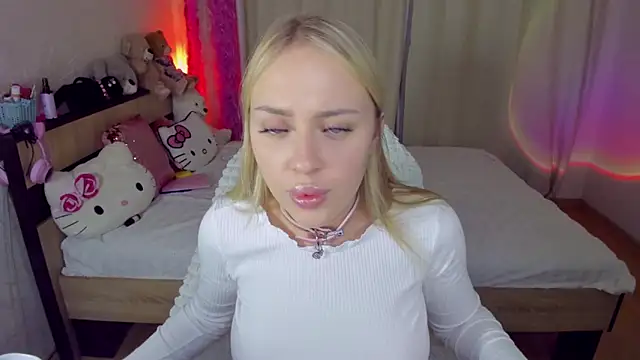 Snapshot of CeaneLino chatting on October 16, 2025, 4:48 pm CeaneLino online show from October 16, 2025, 4:48 pm