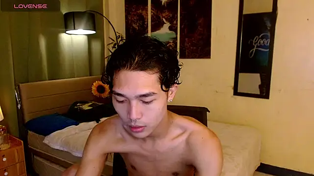 AsianCarl online show from November 8, 2025, 3:04 pm