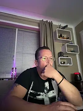 Snapshot of mx6mod chatting on October 10, 2025, 7:15 pm mx6mod online show from October 10, 2025, 7:15 pm