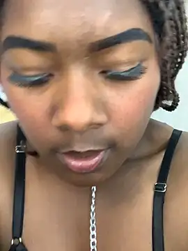 KarinaFlowers  online show from October 14, 2025, 12:28 pm