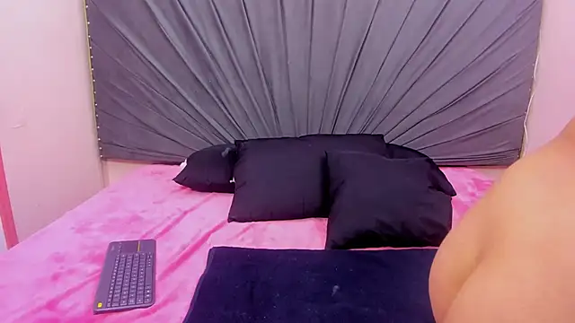 saray-Rousse online show from October 20, 2025, 1:44 pm