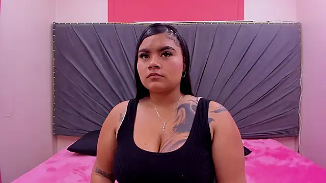 saray-Rousse online show from October 28, 2025, 1:54 pm