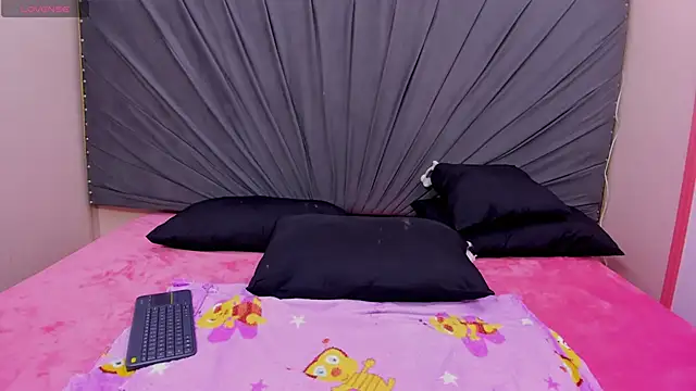 saray-Rousse online show from October 31, 2025, 3:08 pm