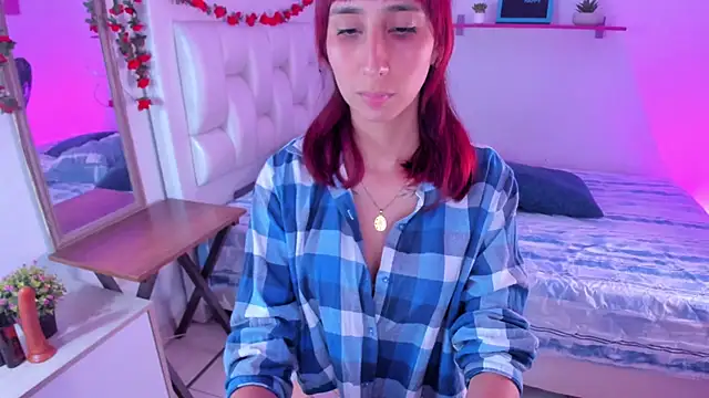 Laaura-Velez online show from November 28, 2025, 1:22 pm