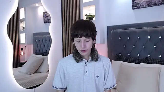 Emo Boy  online show from April 11, 2026, 8:12 pm