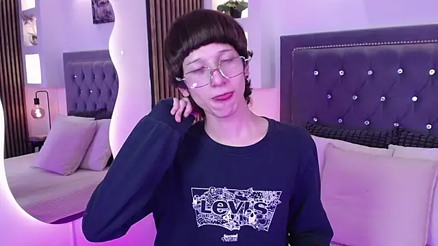 Emo Boy  online show from April 30, 2026, 8:57 pm