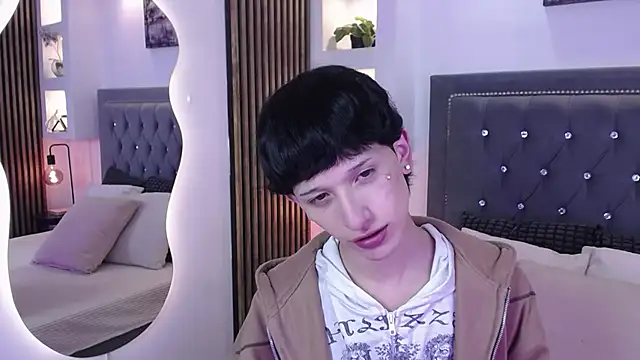 Emo Boy  online show from May 22, 2026, 8:40 pm