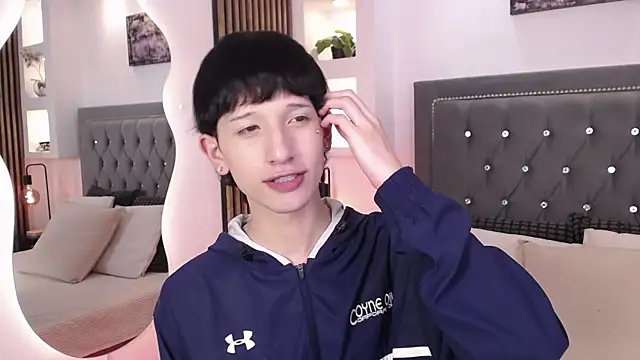 Emo Boy  online show from May 25, 2026, 8:18 pm