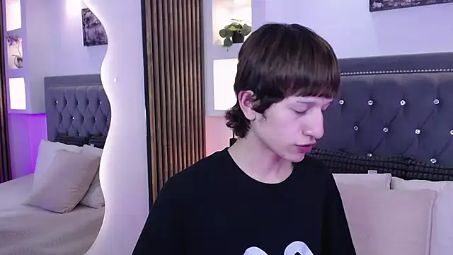 Emo Boy  online show from May 17, 2026, 9:59 pm