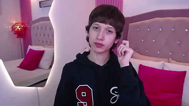 Emo Boy  online show from May 14, 2026, 3:31 pm