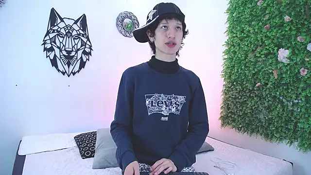 Emo Boy  online show from November 20, 2025, 12:50 pm