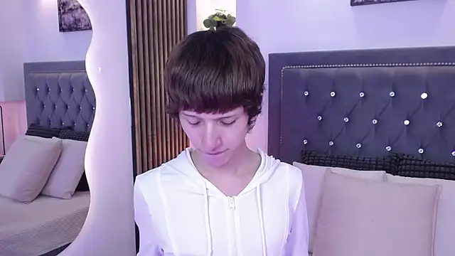 Emo Boy  online show from May 16, 2026, 8:41 pm