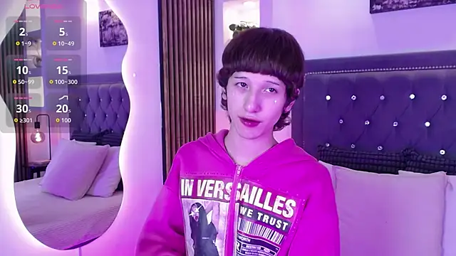 Emo Boy  online show from April 26, 2026, 8:39 pm