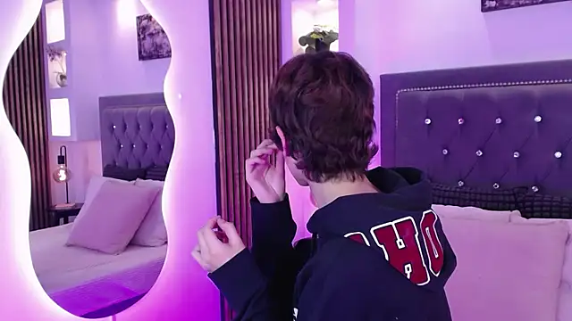 Emo Boy  online show from May 4, 2026, 8:33 pm
