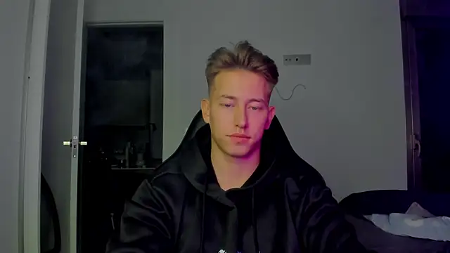 Snapshot of find0m_master chatting on January 17, 2026, 6:33 pm find0m master online show from January 17, 2026, 6:33 pm