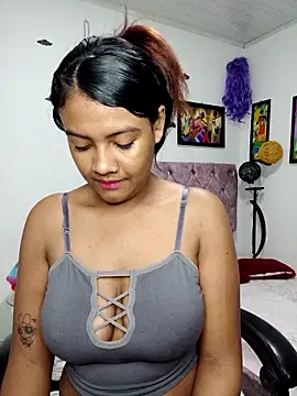 vannesitha25 online show from December 3, 2025, 2:38 pm