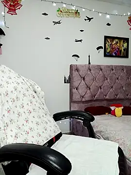 vannesitha25 online show from December 15, 2025, 4:02 pm