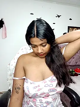 vannesitha25 online show from February 5, 2026, 11:44 pm