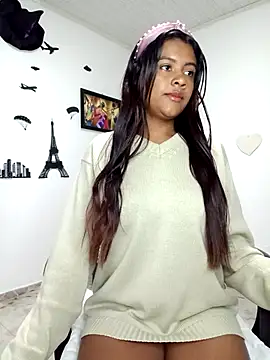 vannesitha25 online show from October 16, 2025, 4:48 pm