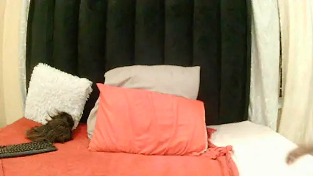 Snapshot of pearlxx20 chatting on February 23, 2026, 7:36 pm pearlxx20 online show from February 23, 2026, 7:36 pm