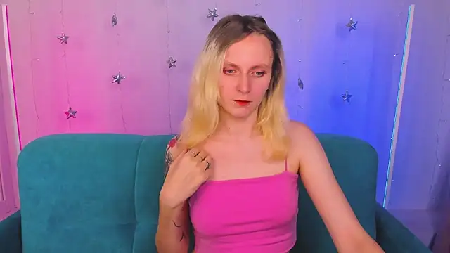 LikiLips online show from December 18, 2025, 1:22 am