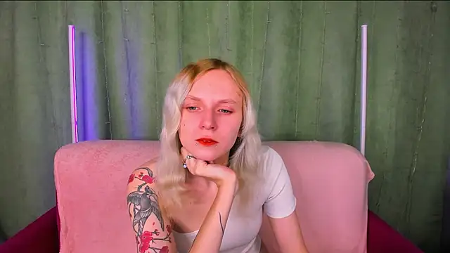 LikiLips online show from December 22, 2025, 1:06 am