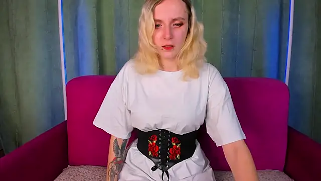 LikiLips online show from November 17, 2025, 1:09 am