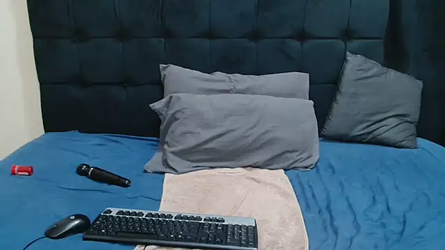 CaramelBootty online show from June 21, 2026, 4:07 am