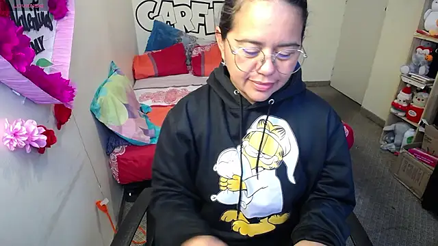 Miss  kendra  online show from February 12, 2026, 1:33 pm