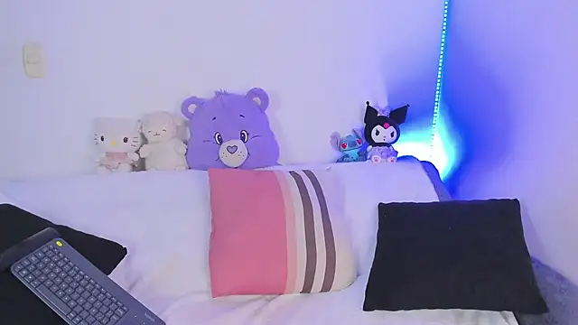 Snapshot of LucieAngels chatting on March 27, 2026, 9:54 am LucieAngels online show from March 27, 2026, 9:54 am