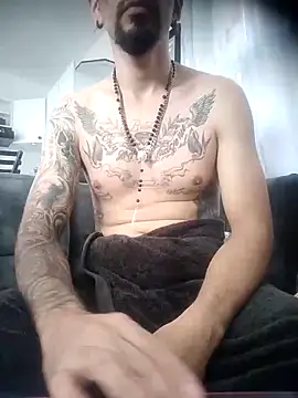 Juicydick420-xxx online show from November 5, 2025, 9:40 pm