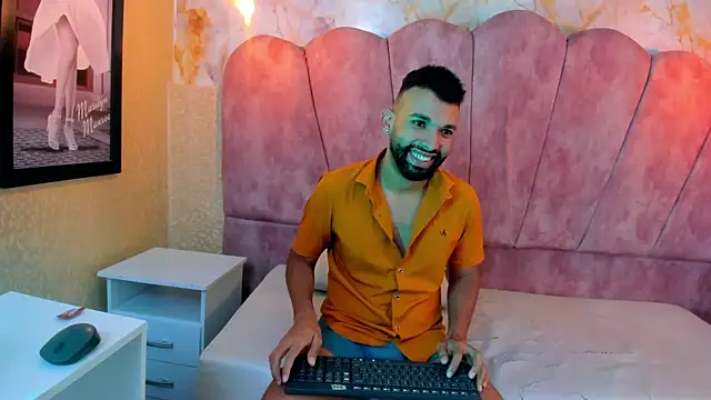 Snapshot of onlymen2025 chatting on October 10, 2025, 11:55 am onlymen2025 online show from October 10, 2025, 11:55 am