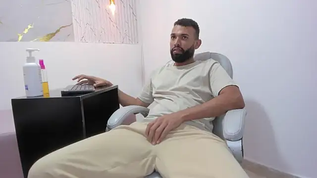 Snapshot of onlymen2025 chatting on November 25, 2025, 7:36 pm onlymen2025 online show from November 25, 2025, 7:36 pm