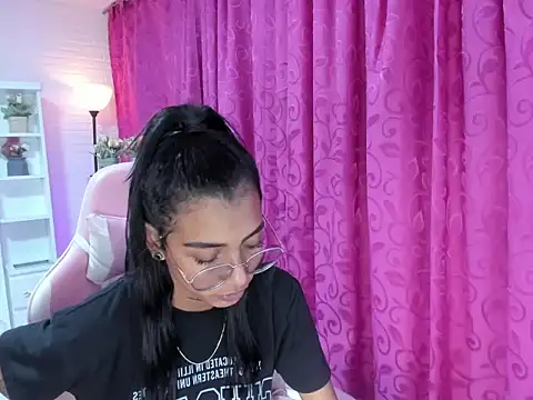 Snapshot of KarlaSlutSkinny__ chatting on April 15, 2026, 7:29 pm KarlaSlutSkinny online show from April 15, 2026, 7:29 pm