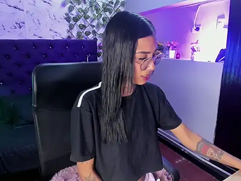 Snapshot of KarlaSlutSkinny__ chatting on April 16, 2026, 9:37 pm KarlaSlutSkinny online show from April 16, 2026, 9:37 pm