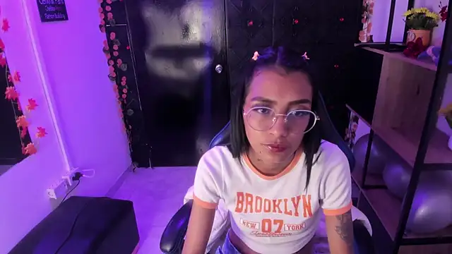 Snapshot of KarlaSlutSkinny__ chatting on March 28, 2026, 9:05 pm KarlaSlutSkinny online show from March 28, 2026, 9:05 pm