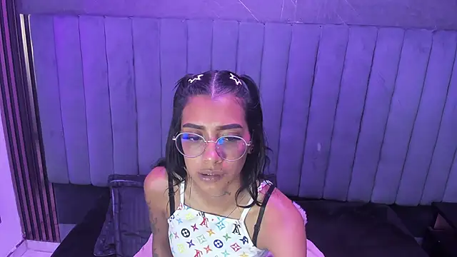 Snapshot of KarlaSlutSkinny__ chatting on March 27, 2026, 8:43 pm KarlaSlutSkinny online show from March 27, 2026, 8:43 pm