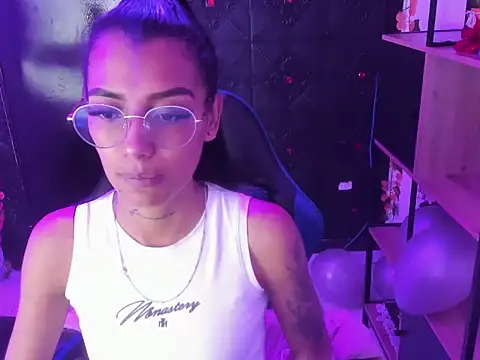 Snapshot of KarlaSlutSkinny__ chatting on March 31, 2026, 8:33 pm KarlaSlutSkinny online show from March 31, 2026, 8:33 pm