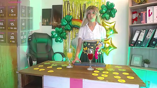 SweetRenata  online show from March 17, 2026, 12:19 pm