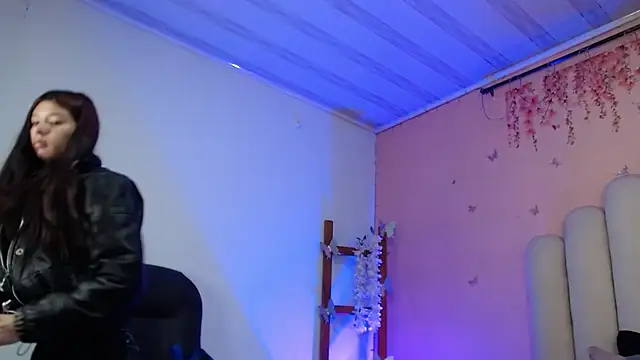 SweetRenata  online show from October 26, 2025, 11:21 am