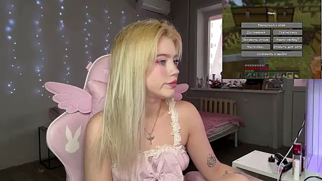 myprettylola online show from February 25, 2026, 1:33 pm