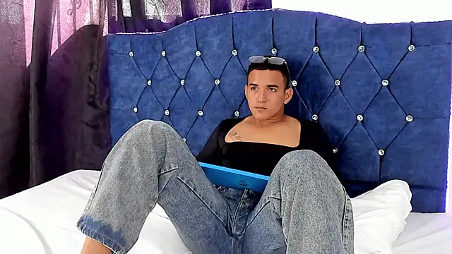 ArielMarquez online show from October 9, 2025, 8:09 pm