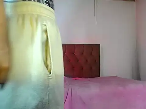 VeryHotGill online show from October 10, 2025, 5:03 pm